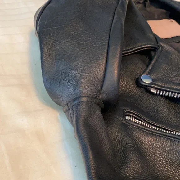 Understated black leather jacket moto jacket - Picture 5 of 16